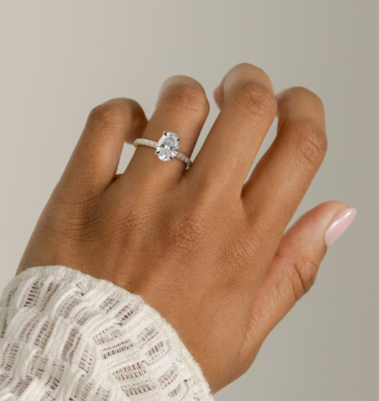 BLOOM OVAL ENGAGEMENT RING