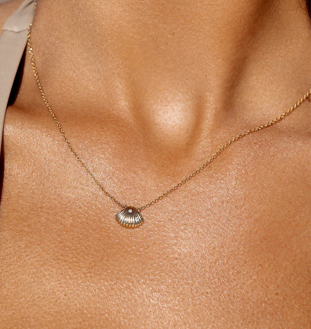 KISSED SHELL NECKLACE