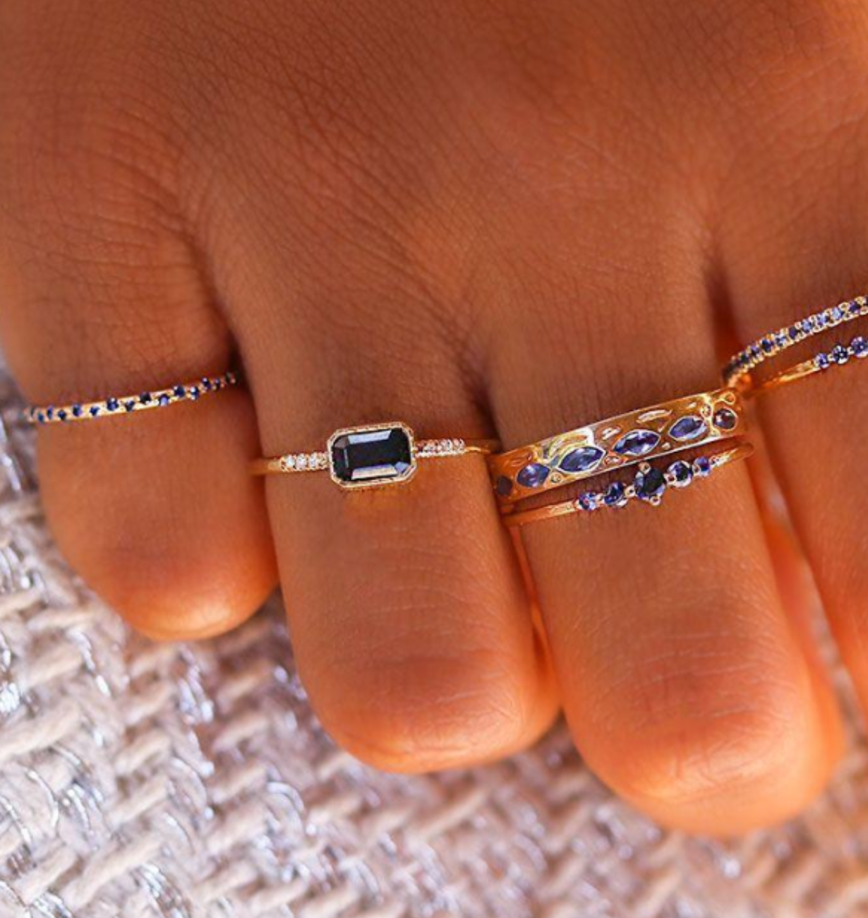 STARRY SAPPHIRE RING