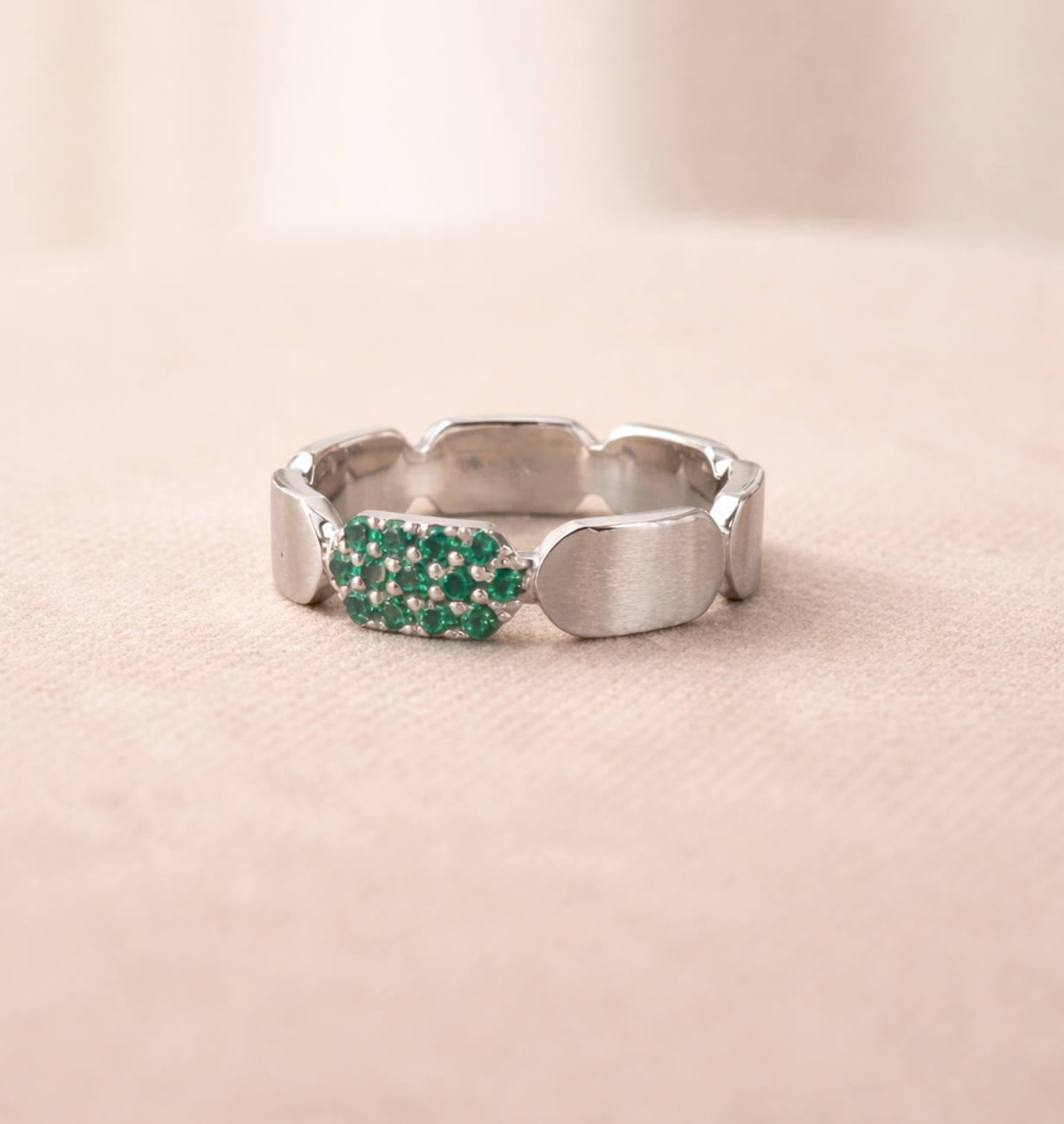 unisex band ring in 14k gold minimalist design