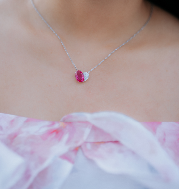 Finger Heart Flair Necklace