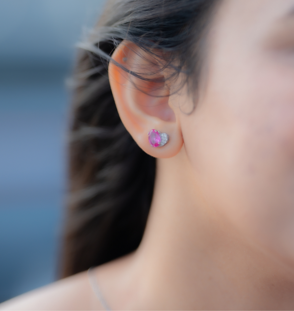 Finger Heart Flair: The Gen-Z Love Earrings