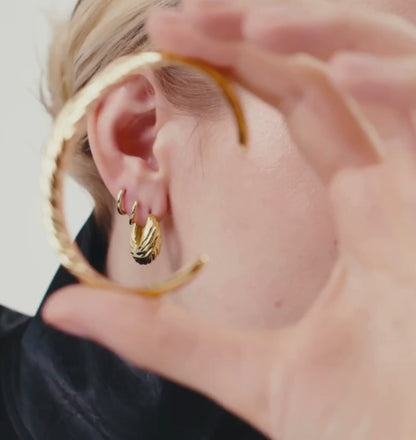TWISTED HOOP EARRING