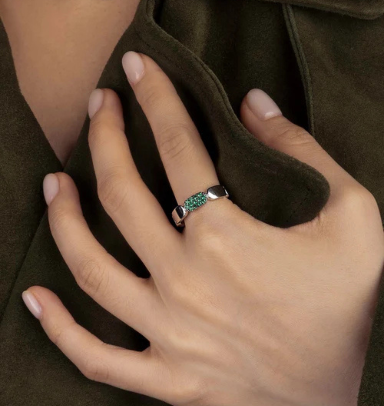 unisex band ring in 14k gold minimalist style